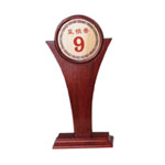 ̨65